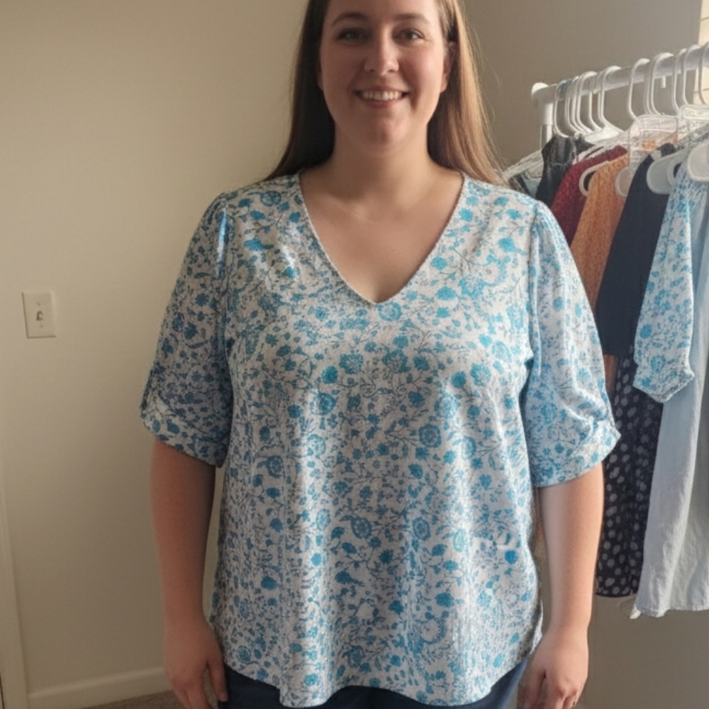 Drsper James Floral Blue and White Women's Top Plus Saze XXL